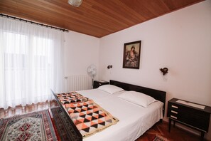 Apartment B | Desk, free WiFi, bed sheets - Apartments & Rooms Peranic (Novalja)