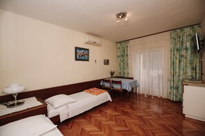 Apartment A | Skrivbord, gratis wi-fi och sängkläder