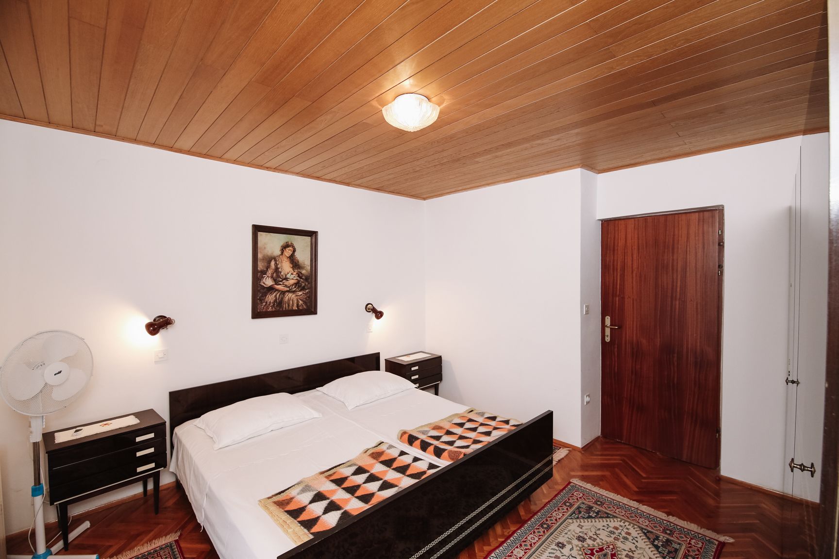 Apartment B | Meja kerja, Wi-Fi gratis, dan seprai linen