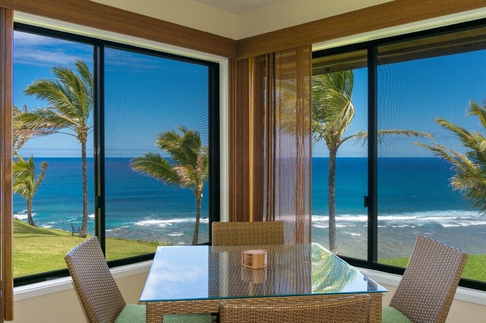 Sealodge G4-king bed, views, romantic and private. Secure hi-speed internet.