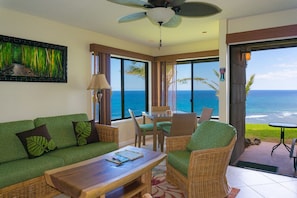 Sealodge G4 | Sealodge Kauai condos 2 - Sealodge G4 | Sealodge Kauai condos | Oceanfront views from the living room