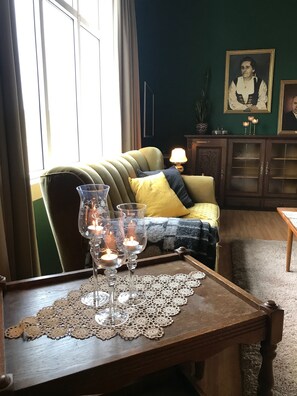 Coin salon dans le hall