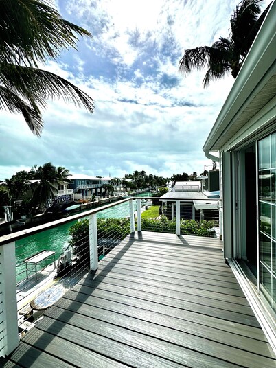 Spacious Waterfront Home on a Direct Ocean Access Canal with a Chilled Pool