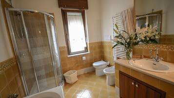Chambre Deluxe Double ou avec lits jumeaux, 1 chambre, non-fumeur | Salle de bain