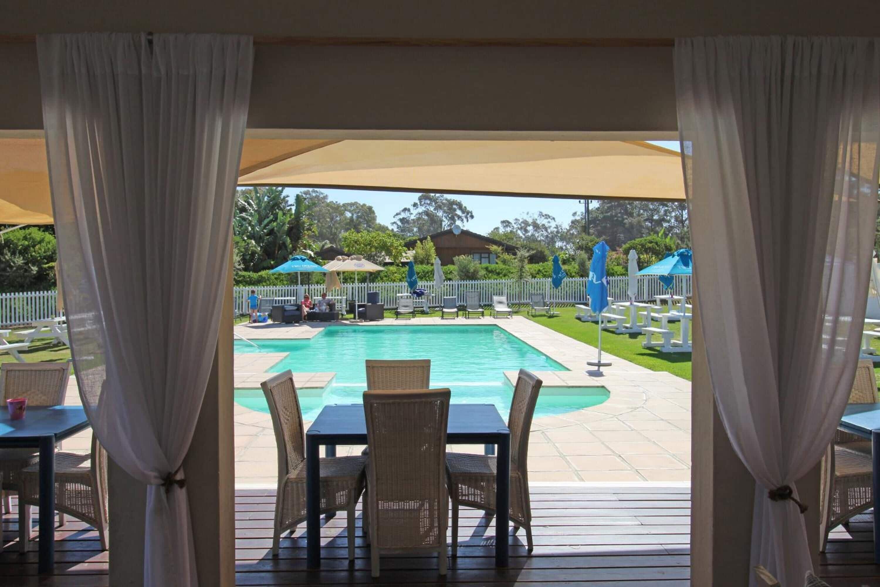 2 個室外泳池；泳池傘、躺椅