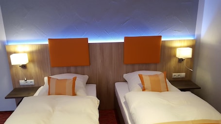 Caja de seguridad en la habitación, escritorio y cortinas blackout