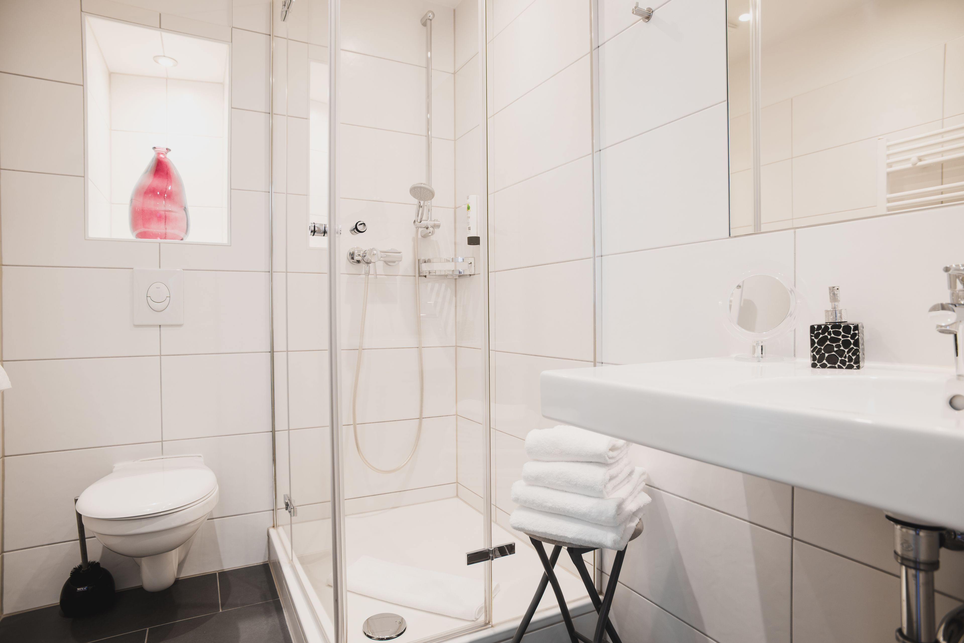 standard single room | bathroom | free toiletries, hair dryer, towels