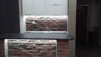 Casa de campo | Cocina privada | Frigorífico, hervidor eléctrico y utensilios de cocina