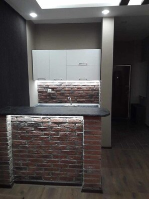 Cottage | Private kitchen | Fridge, electric kettle, cookware/dishes/utensils - Fortuna Resort Qebele (Gabala)