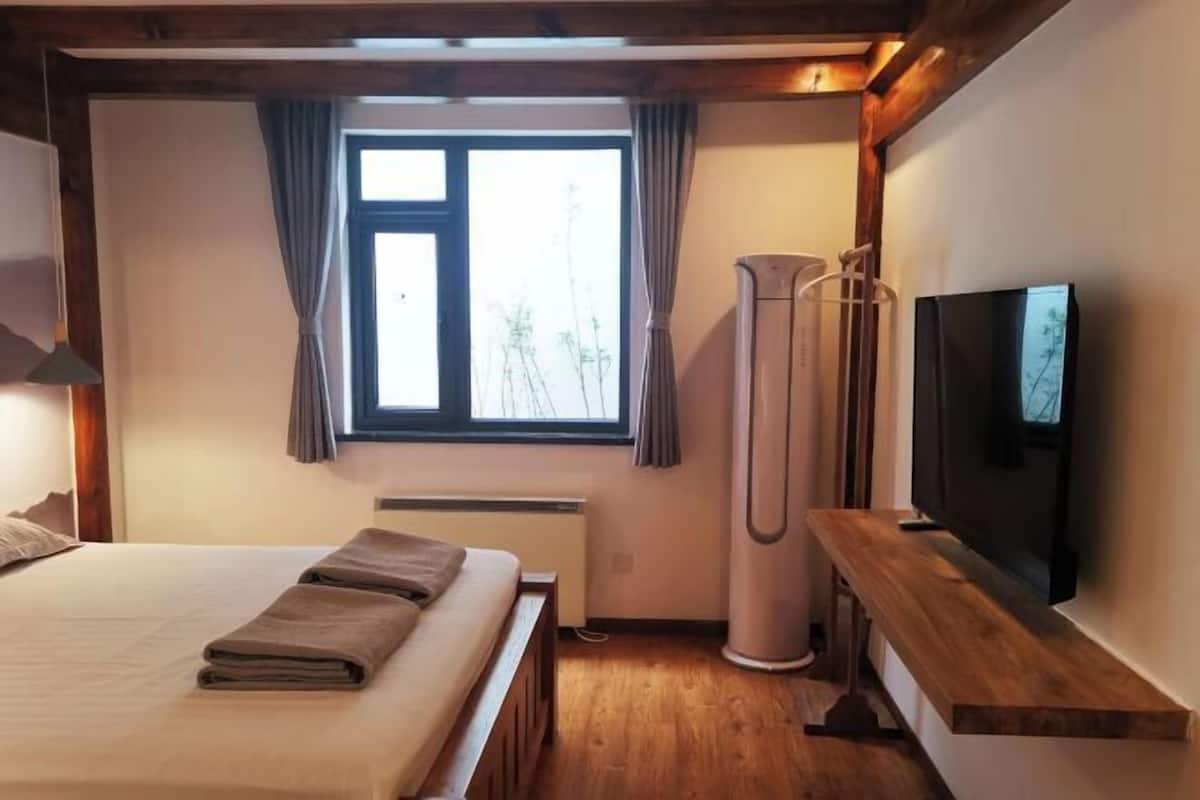 Premium bedding, minibar, individually furnished, desk