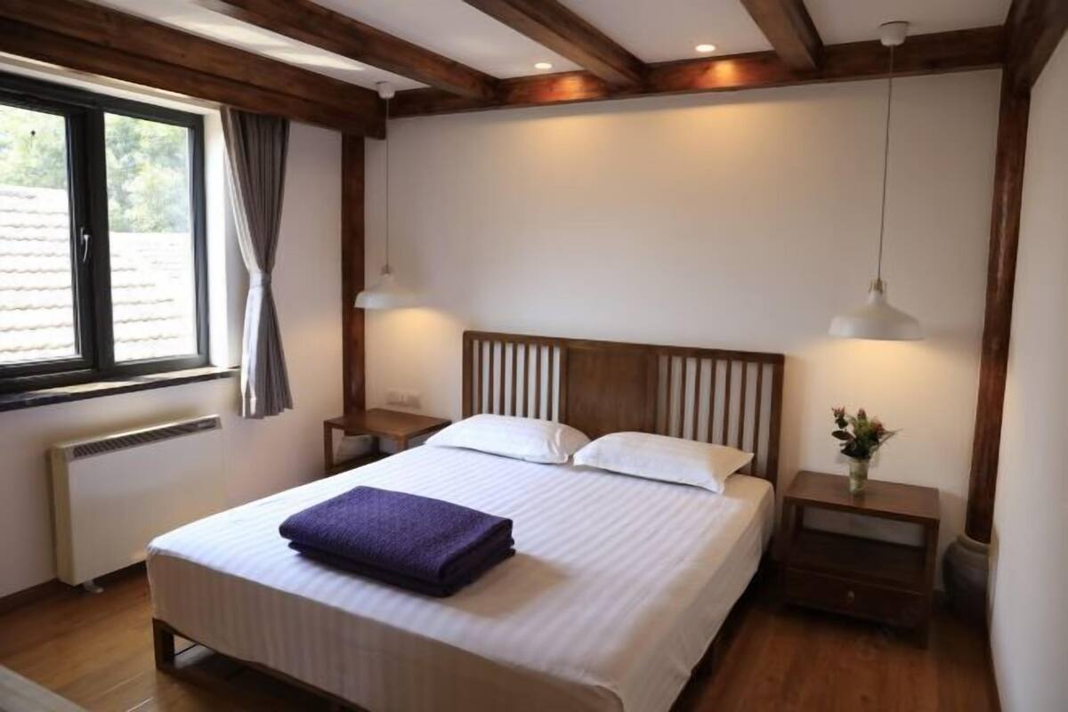 Premium bedding, minibar, individually furnished, desk