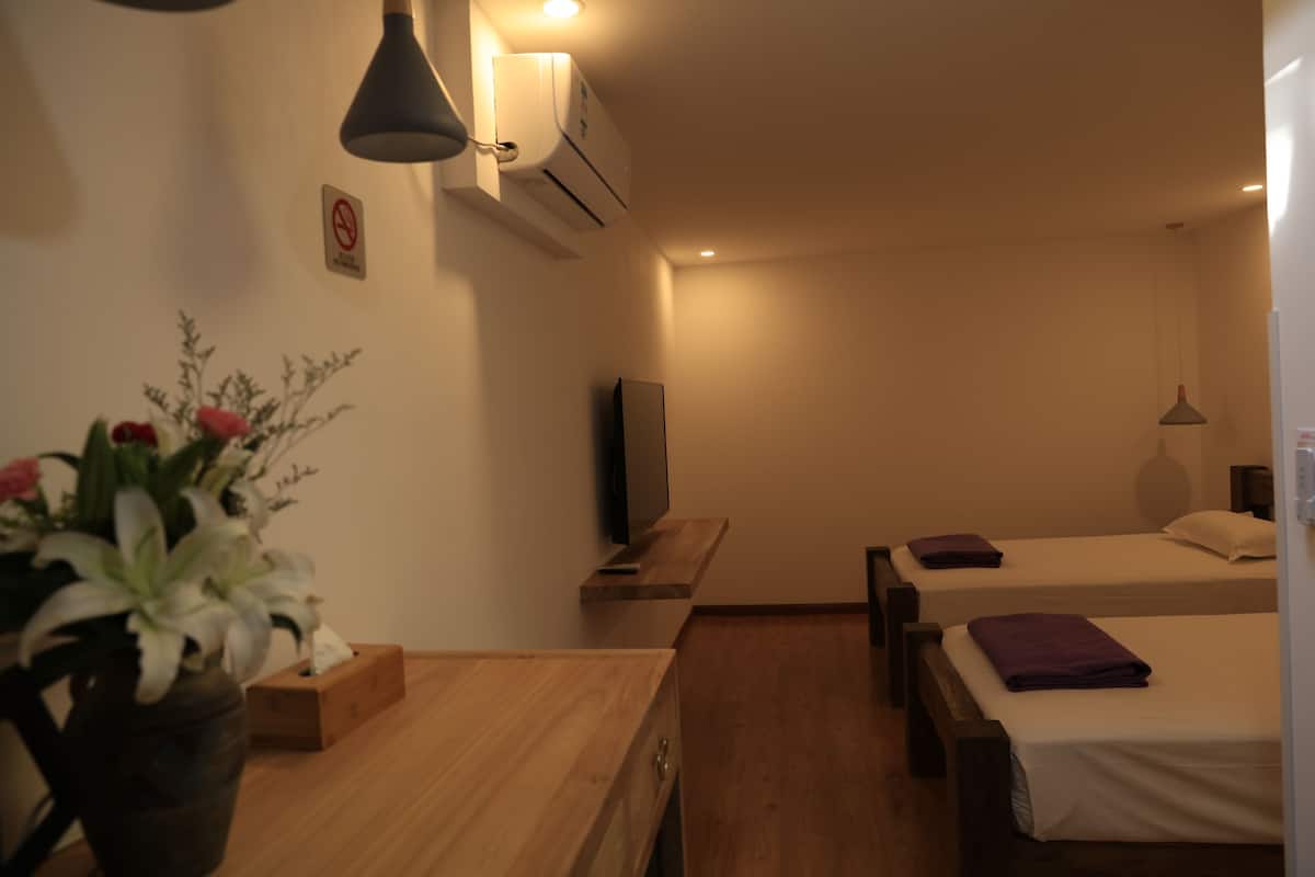 Chambre Confort avec lits jumeaux, pas de fenĂȘtre