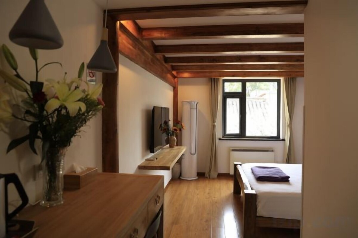 Hochwertige Bettwaren, Minibar, Schreibtisch, Verdunkelungsvorhänge