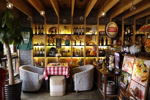 Bar (on property) - Beijing Downtown Travelotel (Beijing)