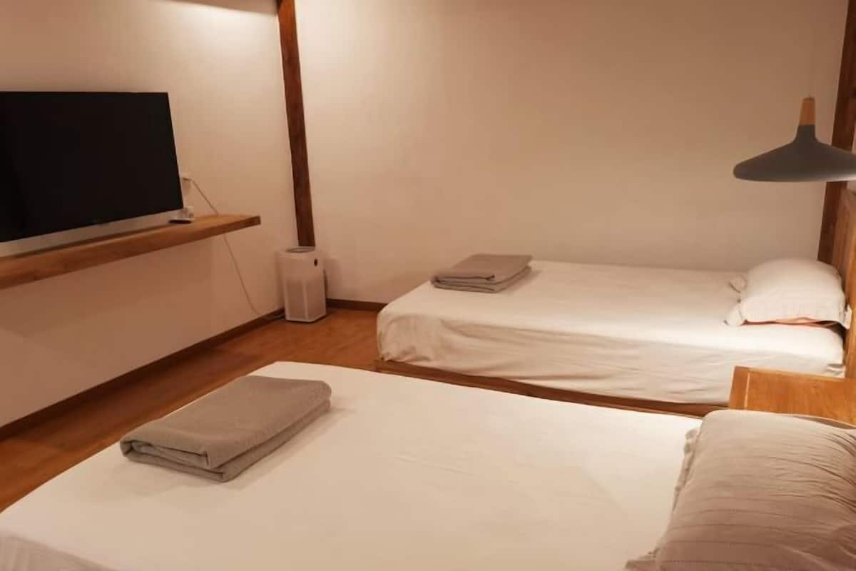 Literie de qualité supérieure, minibar, ameublement personnalisé, bureau