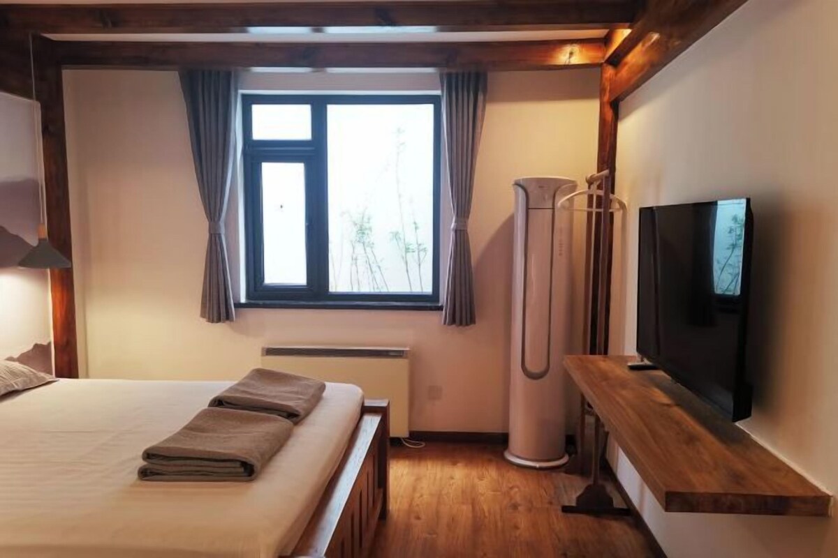 Ropa de cama de alta calidad, minibar, escritorio y cortinas blackout