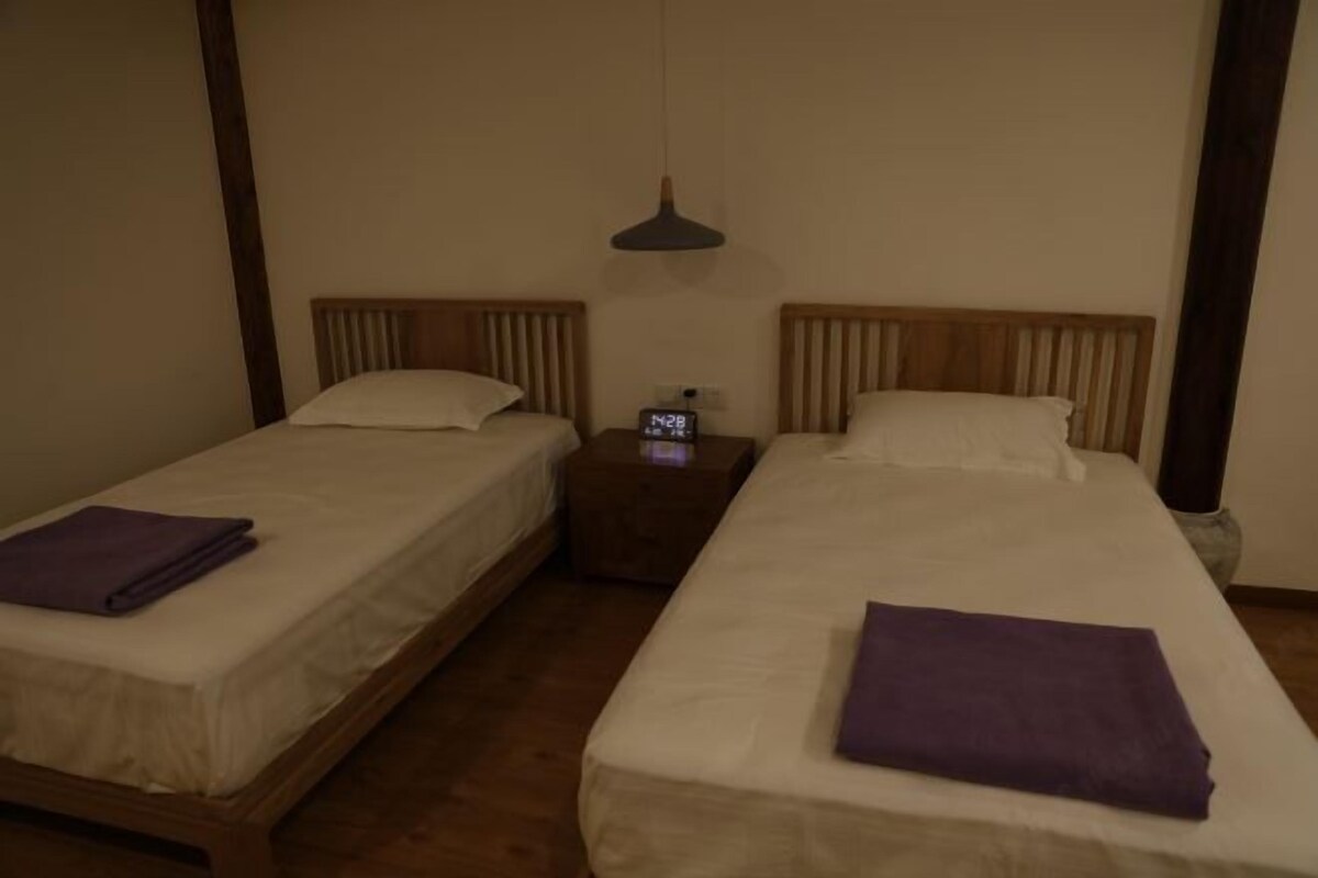 Ropa de cama de alta calidad, minibar, escritorio y cortinas blackout