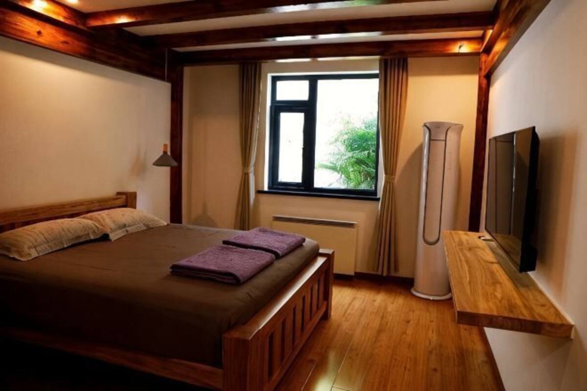 Premium bedding, minibar, individually furnished, desk