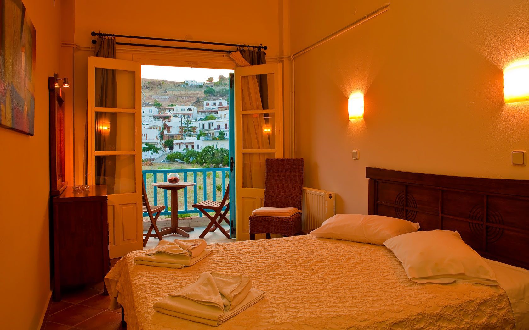 Blackout curtains, free WiFi, bed sheets