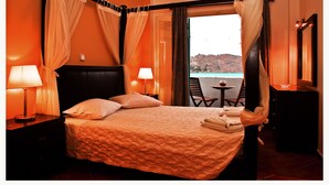 xxxClassic Double Roomxxx | ستائر تعتيم وواي فاي مجانًا وملاءات أسرّة