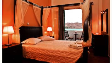 Cortinas blackout, wifi gratis y ropa de cama