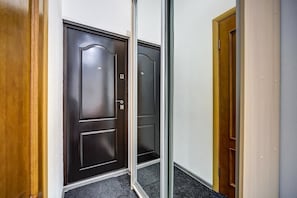 Standard-studio (Petropavlovskaya str. 8 #3)