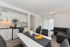 Fridge, microwave, oven, stovetop - Luxury vir (Vir)