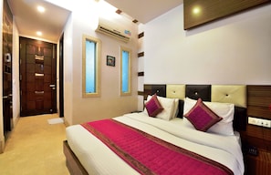 Deluxe Double or Twin Room, 1 Double Bed | Premium bedding, memory foam beds, minibar, individually furnished - Hotel Taksh Inn (New Delhi)