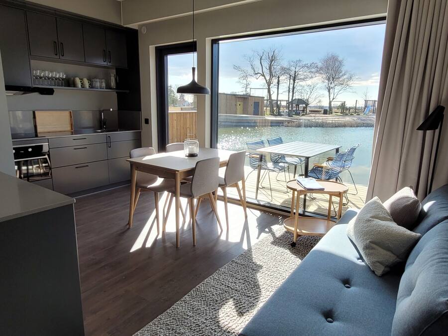 Elite Cottage | Living area | 32-inch Smart TV with digital channels, TV, toys