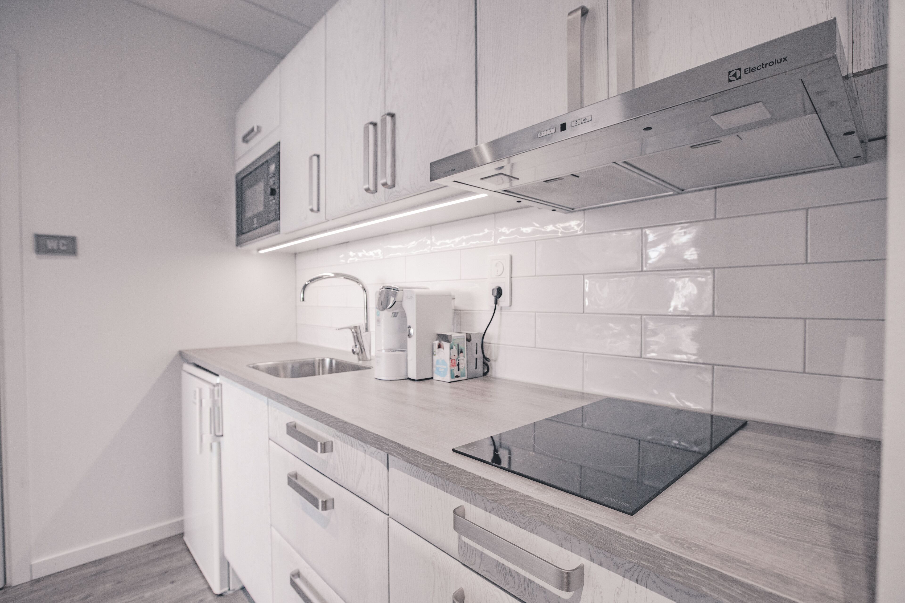 coffee/tea maker, electric kettle, high chair