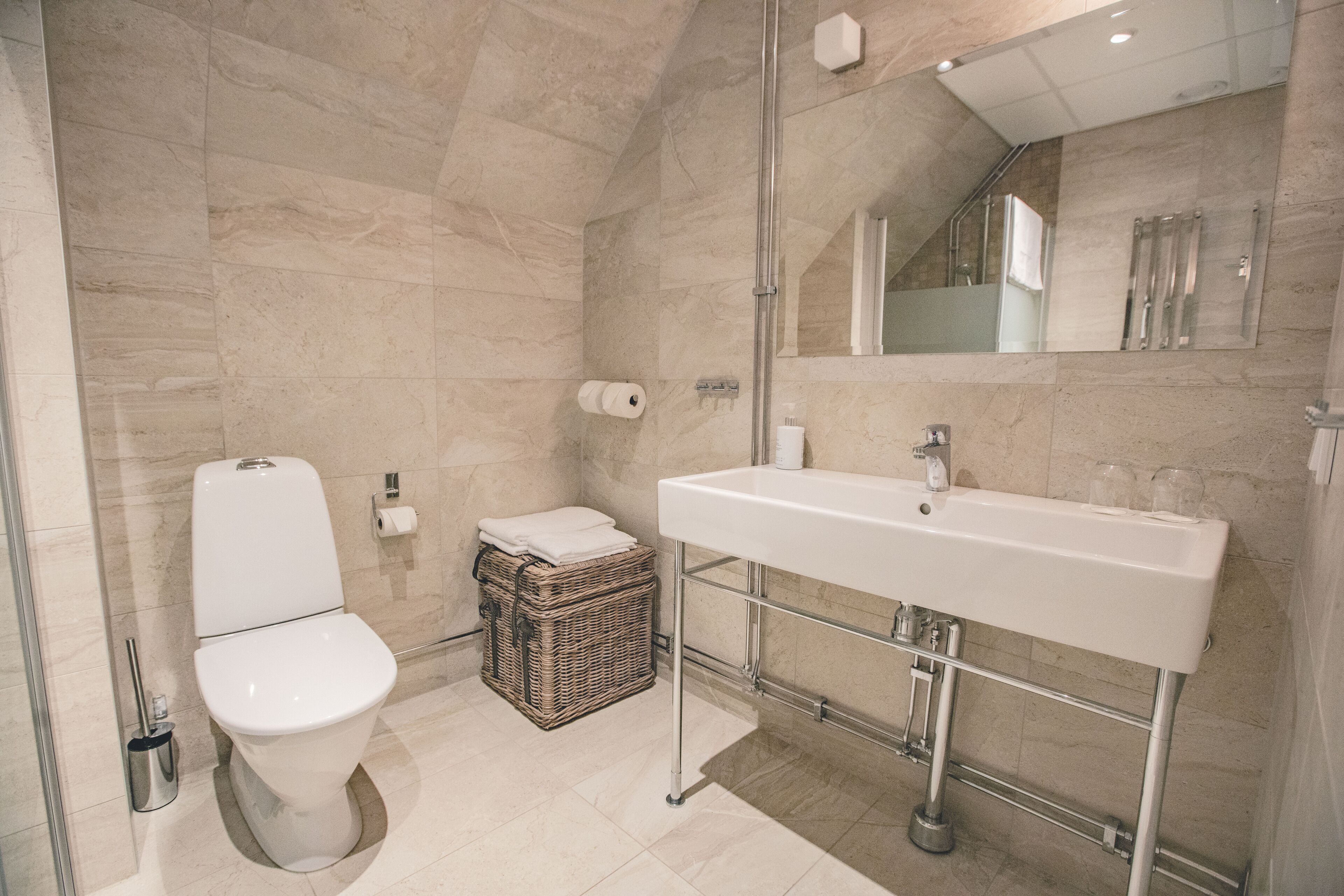 shower, hydromassage showerhead, hair dryer, heated floors