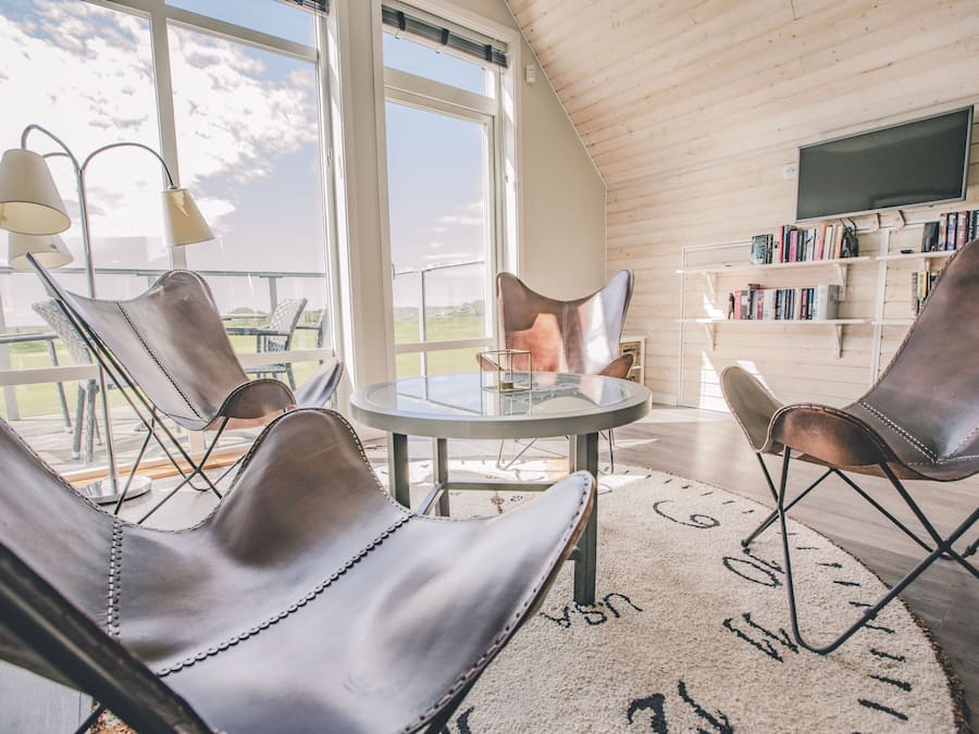 ملاءات للفراش لا تسبب الحساسية وستائر تعتيم ومكواة/لوح كي