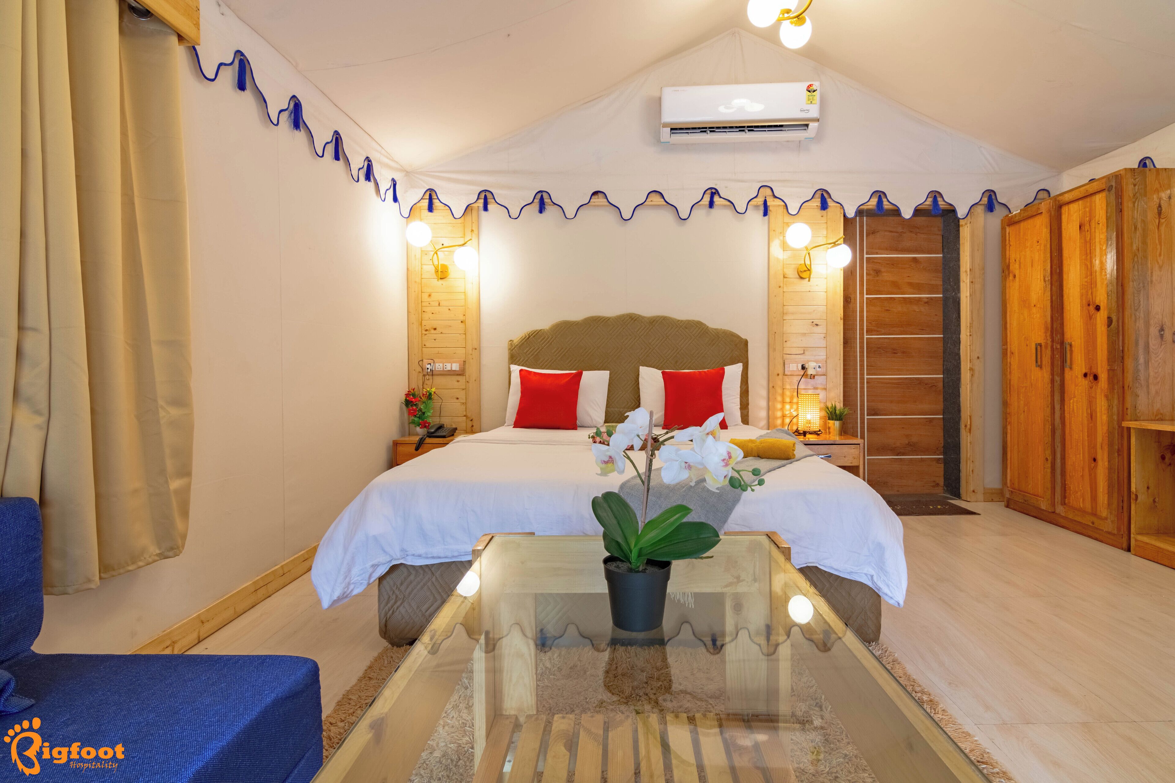 Luxury Room, Balcony, Pool View | Soundproofing, bed sheets