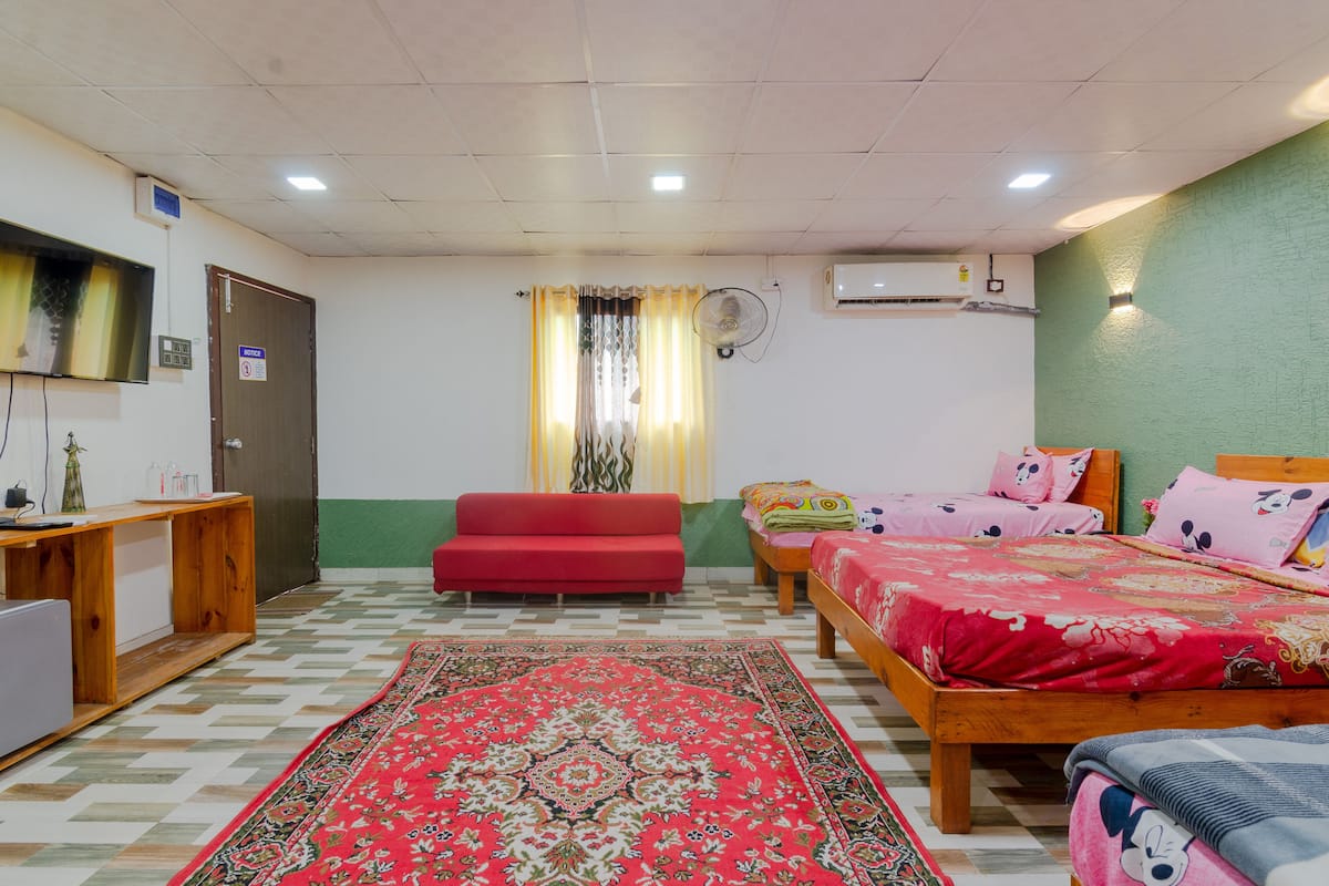 Family Room | Soundproofing, bed sheets