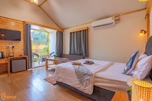 Soundproofing, bed sheets - Natures Dreamland Holiday Resort (Igatpuri)