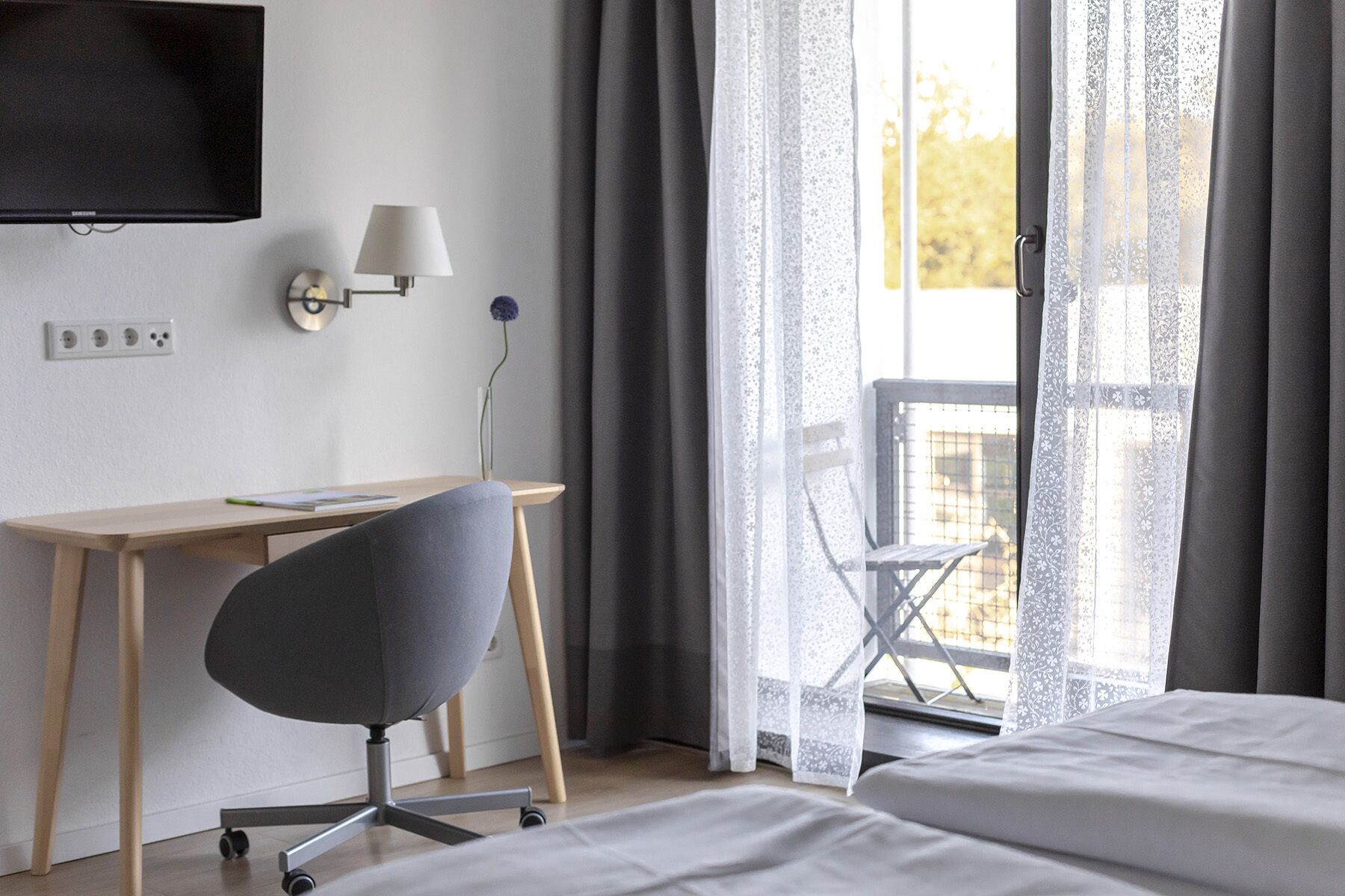 desk, rollaway beds, free wifi, bed sheets