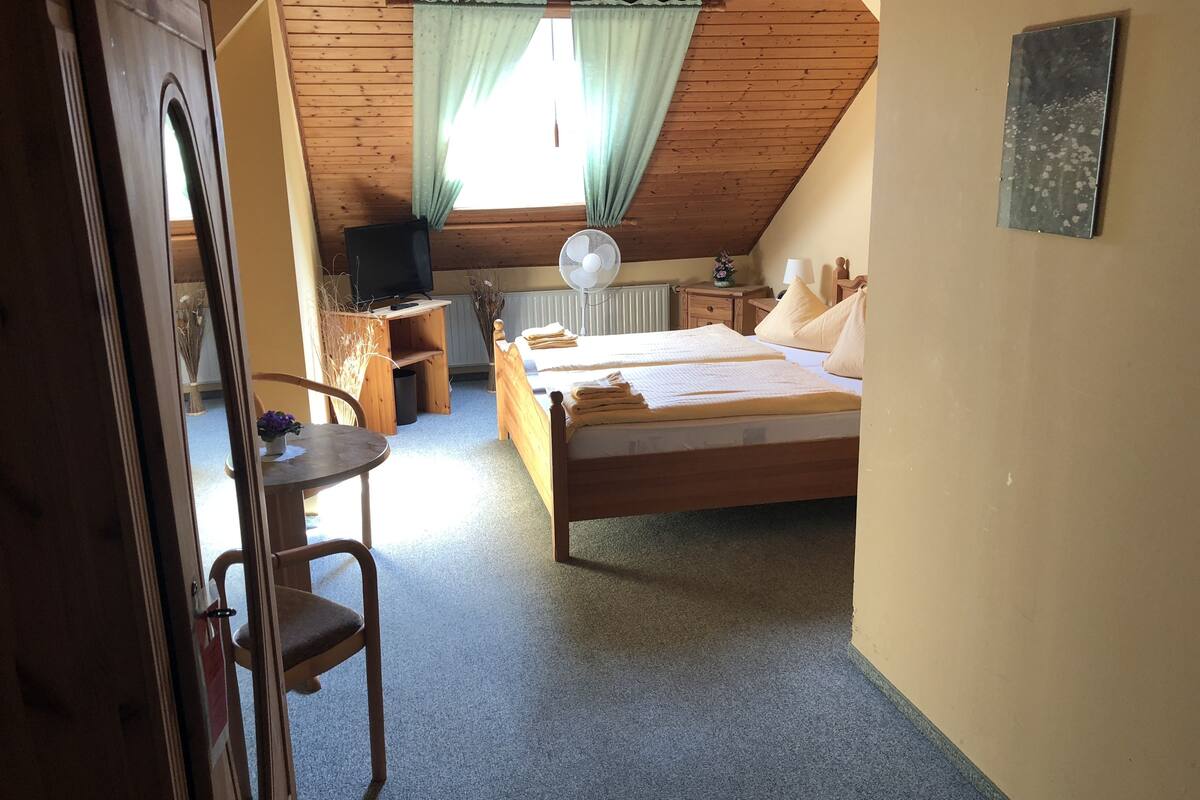 Bureau, lits bébé (gratuits), Wi-Fi gratuit, draps fournis