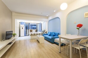 Comfort-Loft, 2 Schlafzimmer | 2 Schlafzimmer, Schreibtisch, Verdunkelungsvorhänge, kostenloses WLAN
