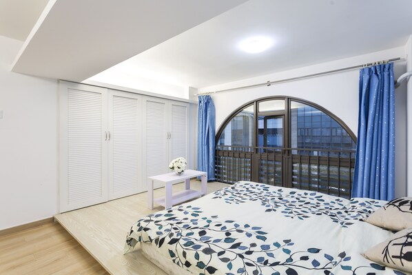 Comfort-Loft, 2 Schlafzimmer | 2 Schlafzimmer, Schreibtisch, Verdunkelungsvorhänge, kostenloses WLAN