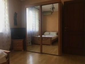 1 bedroom, iron/ironing board, free WiFi - Polet - Hostel (Domodedovo)