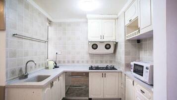 Signature-Loft | Eigene Kochnische | Kühlschrank, Wasserkocher mit Kaffee-/Teezubehör