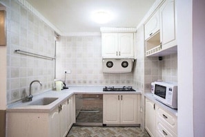 Signature-Loft | Eigene Kochnische | Kühlschrank, Wasserkocher mit Kaffee-/Teezubehör