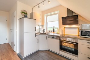 Exclusive-Apartment (Lee) | Eigene Küche | Kühlschrank, Mikrowelle, Ofen, Herdplatte