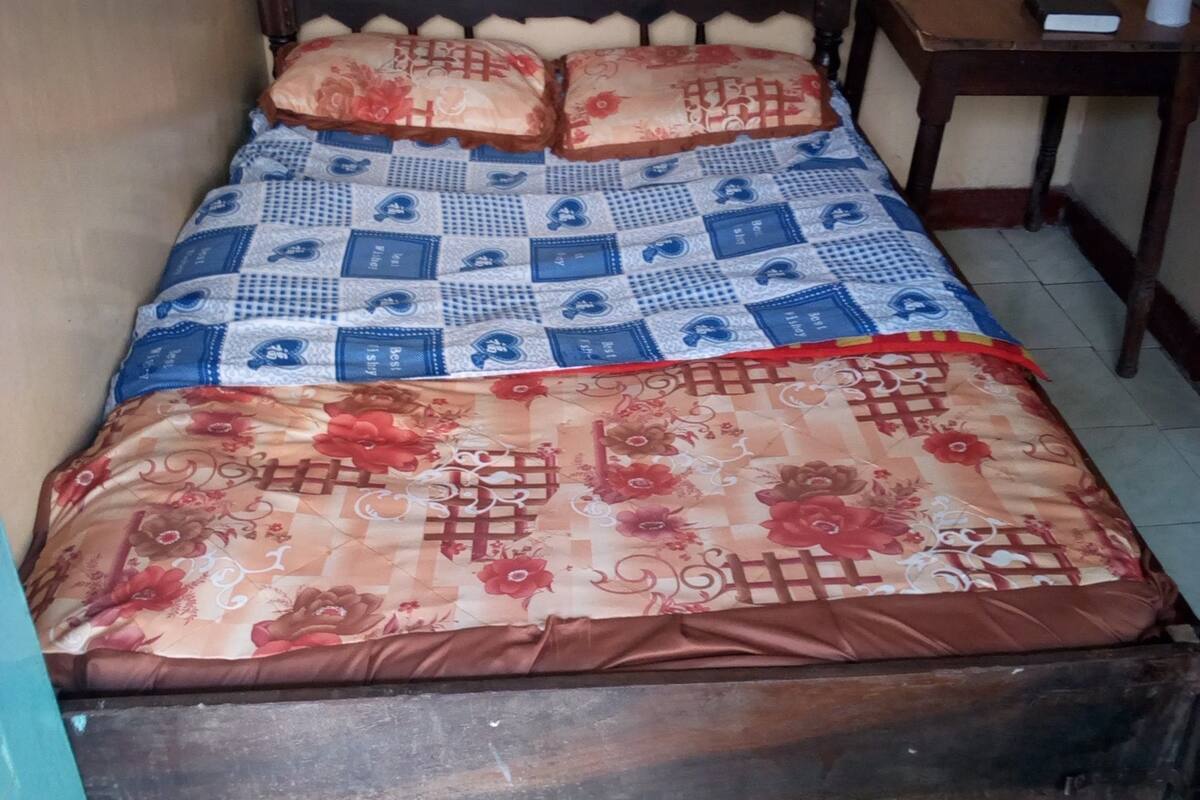 Desk, free WiFi, bed sheets