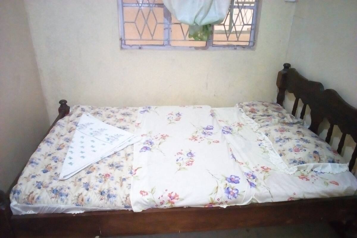 Desk, free WiFi, bed sheets