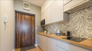 Standard Studio Suite, 1 Queen Bed, Kitchenette | Private kitchenette | Coffee/tea maker, fridge, microwave, oven - P&O Apartments Bakalarska (Warsaw)