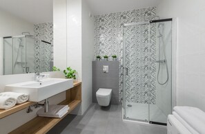 Shower, free toiletries, hair dryer, towels - P&O Apartments Bakalarska (Warsaw)