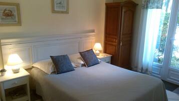 Double Room | Individually decorated, individually furnished, soundproofing, free WiFi