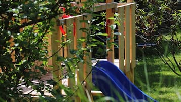 Children’s play area – outdoor