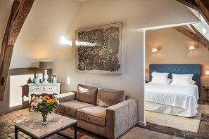 LÀgenhet Standard - 1 queensize-sÀng - icke-rökare | SÀngtillbehör av högsta kvalitet, skrivbord och ljudisolering